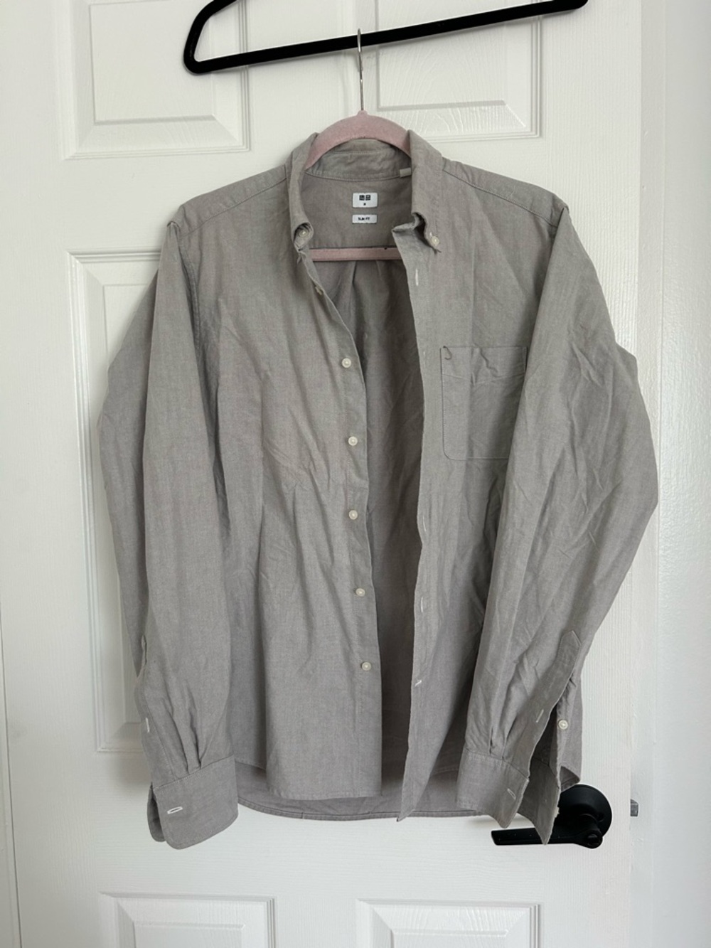 Uniqlo Men’s Light Gray Casual Button-Down Shirt